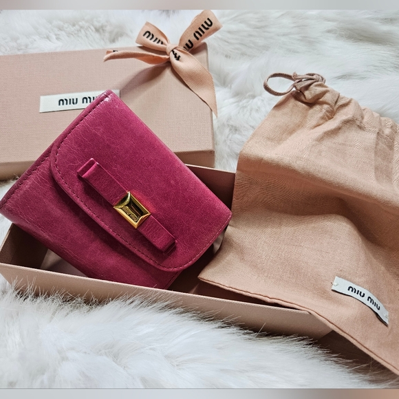💓SOLD💓 MIU MIU Compact Wallet with Mirror (full inclusion) - Picture 12 of 14